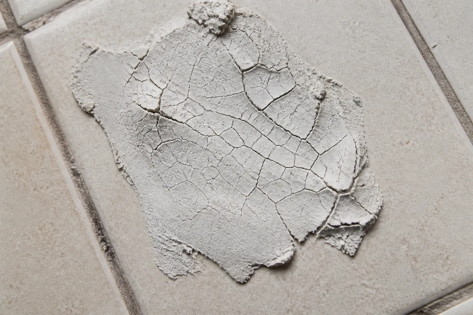 Argile blanche sur le visage : l'erreur du séchage complet