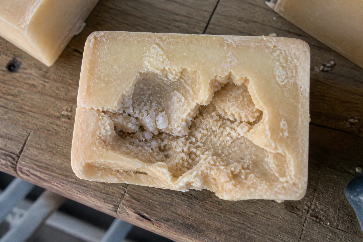 Poches de soude dans mon savon : la leçon d'un lot gâché